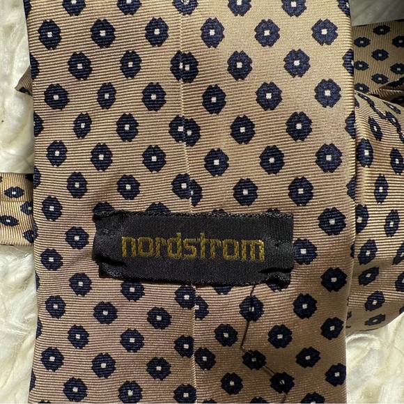 401. Nordstrom Hand Made All Silk Neck Tie - Picture 4 of 9